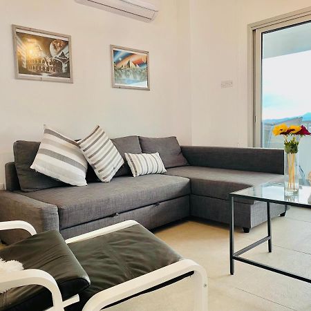 Panoramic Seaside Getaway, 2-Br Penthouse Apartment Larnaca Ngoại thất bức ảnh