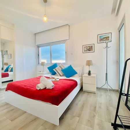 Panoramic Seaside Getaway, 2-Br Penthouse Apartment Larnaca Ngoại thất bức ảnh