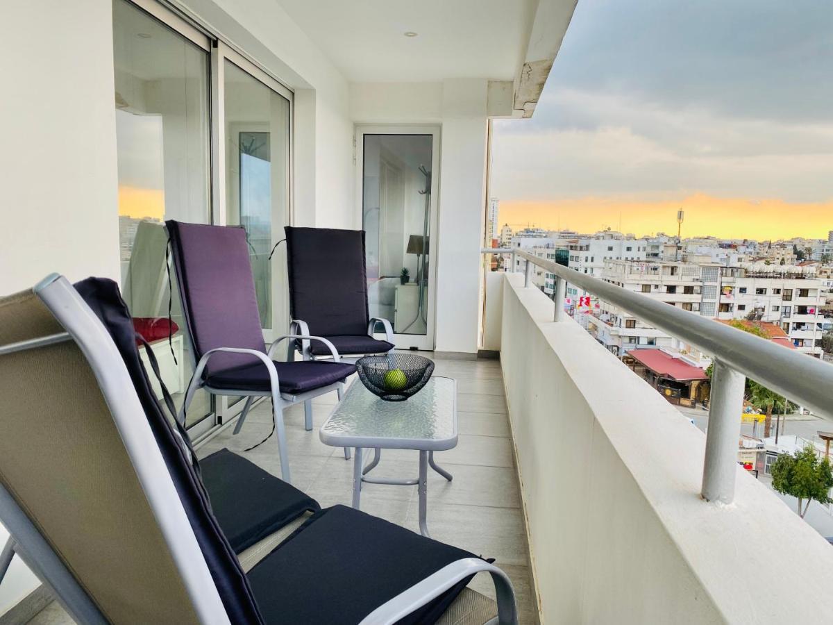 Panoramic Seaside Getaway, 2-Br Penthouse Apartment Larnaca Ngoại thất bức ảnh