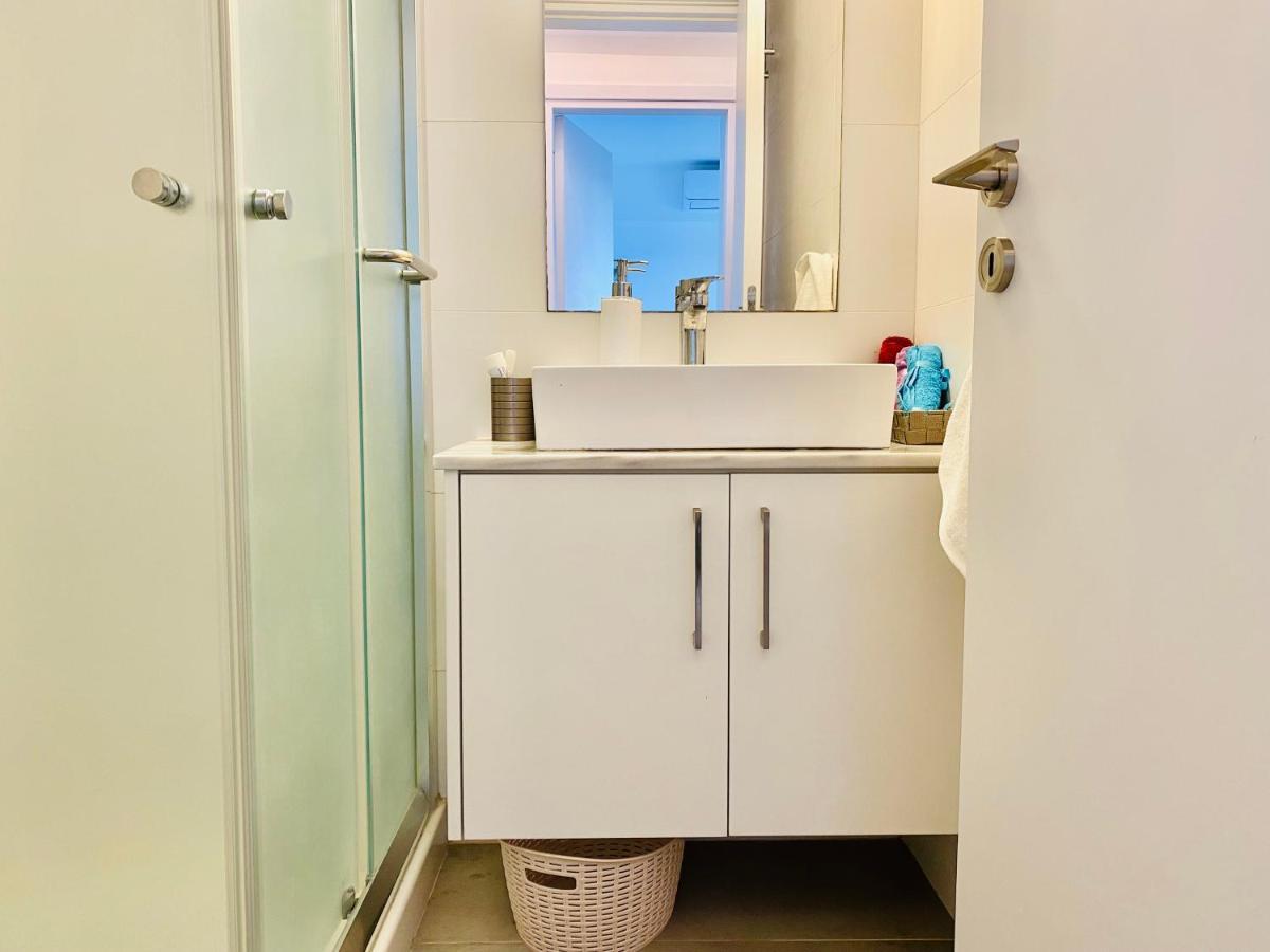 Panoramic Seaside Getaway, 2-Br Penthouse Apartment Larnaca Ngoại thất bức ảnh