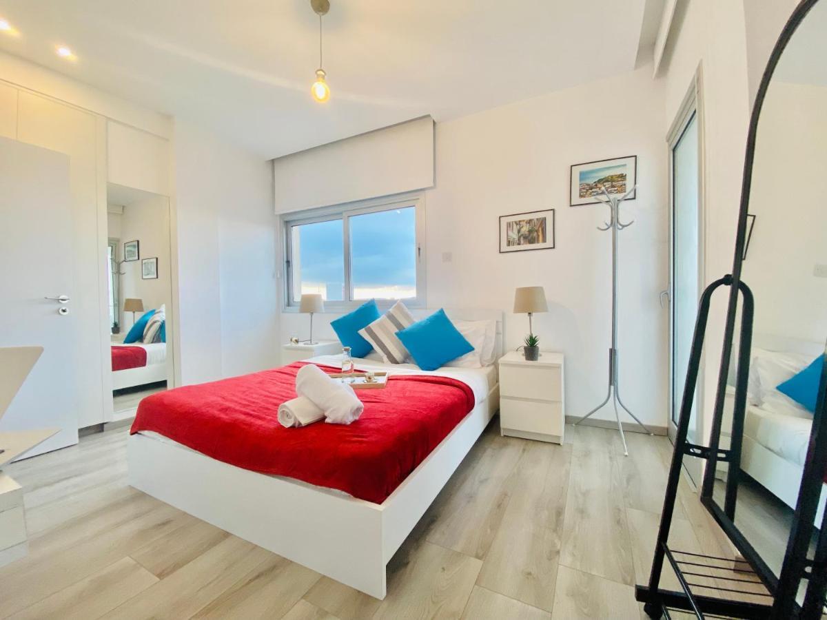 Panoramic Seaside Getaway, 2-Br Penthouse Apartment Larnaca Ngoại thất bức ảnh