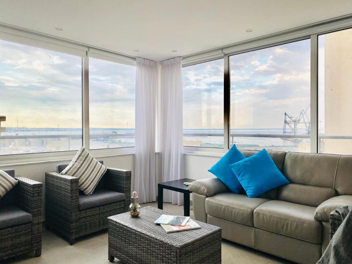 Panoramic Seaside Getaway, 2-Br Penthouse Apartment Larnaca Ngoại thất bức ảnh