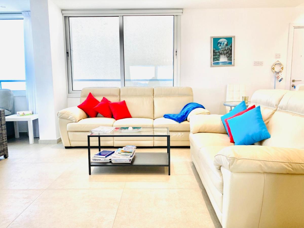 Panoramic Seaside Getaway, 2-Br Penthouse Apartment Larnaca Ngoại thất bức ảnh