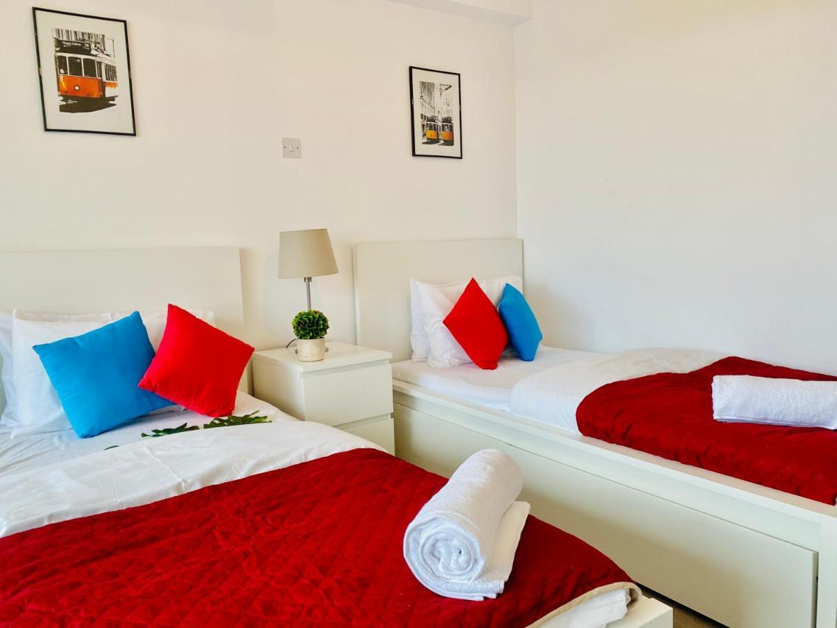 Panoramic Seaside Getaway, 2-Br Penthouse Apartment Larnaca Ngoại thất bức ảnh