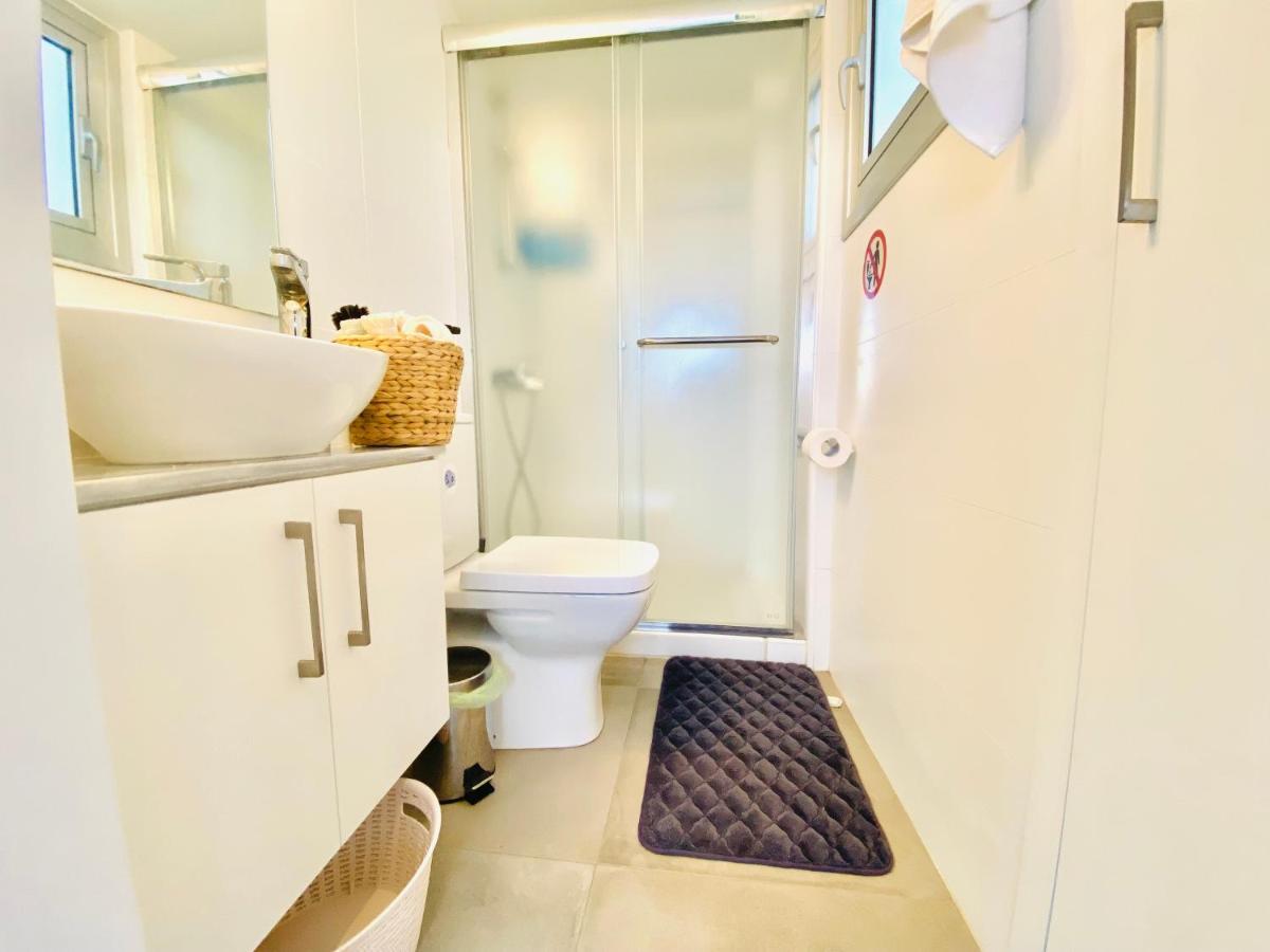 Panoramic Seaside Getaway, 2-Br Penthouse Apartment Larnaca Ngoại thất bức ảnh